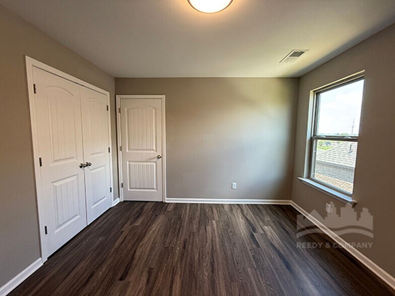 Building Photo - 9695 Bloomington Cir