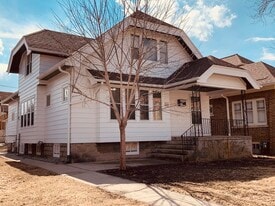 Building Photo - 5021 W Greenfield Ave
