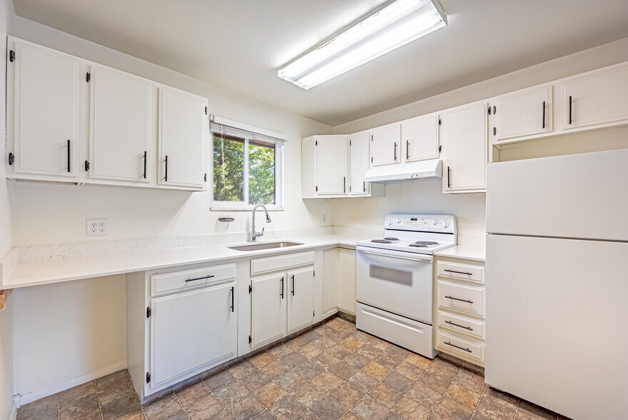 Building Photo - 489 S 450 E