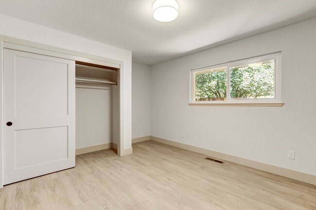 Building Photo - High-End 4-Bedroom Retreat | Designer Kitchen | Resort-Style Backyard & Pool!