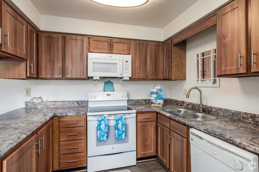 Primary Photo - Ocean Pebbles Apartments