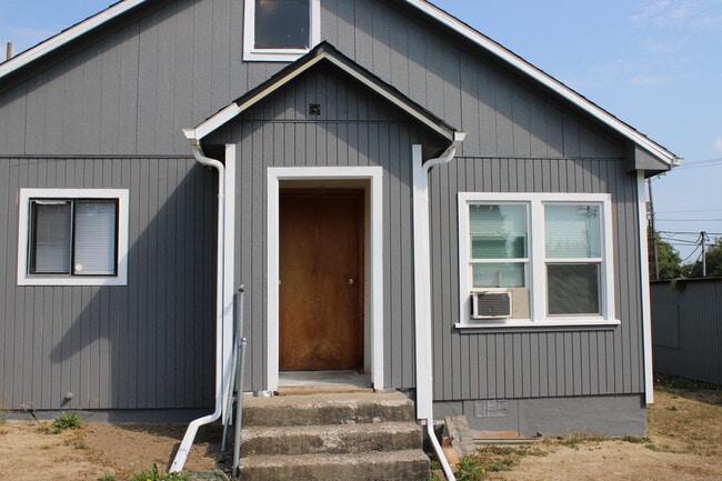 Building Photo - 33565 Cherry Way