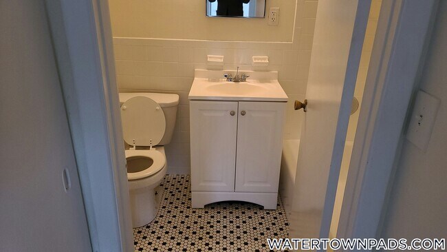 Building Photo - 245 Main St