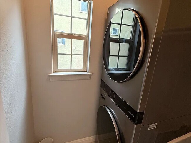Building Photo - 2696 Escala Cir
