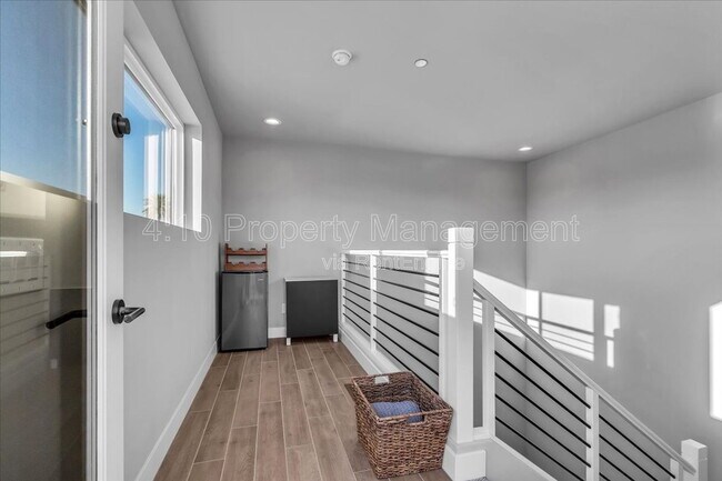 Building Photo - 1111 E Missouri Ave