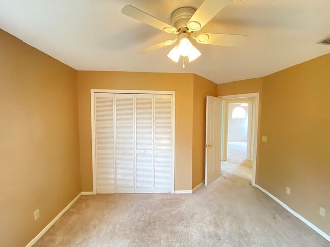 Building Photo - 3708 Molona Dr