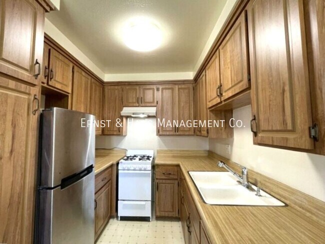 Building Photo - 4700 Clair Del Ave