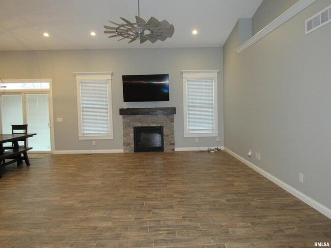 Building Photo - 1659 Celtic Ct