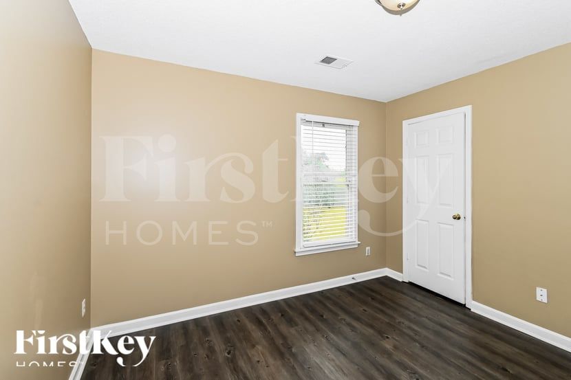 Building Photo - 844 Tropicana Dr E