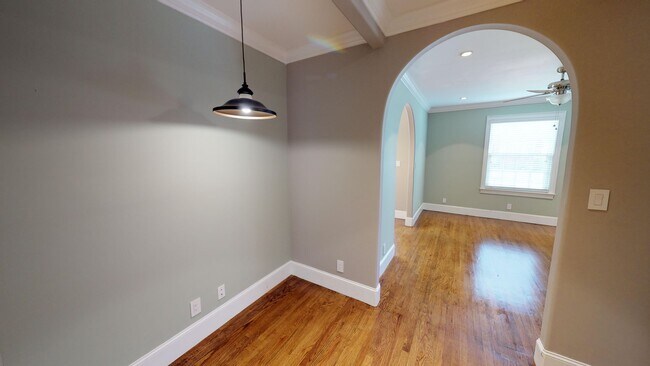 Building Photo - 1723 Laurel Ave