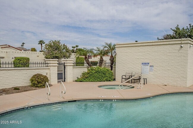 Building Photo - 7322 E Sierra Vista Dr