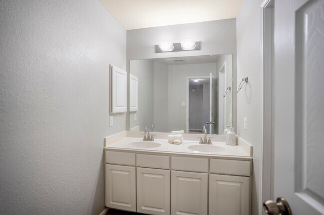 Building Photo - 14911 Calico Heights Ln