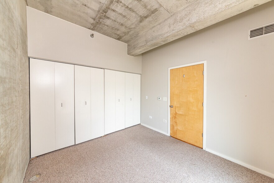 Building Photo - 1620 S Michigan Ave