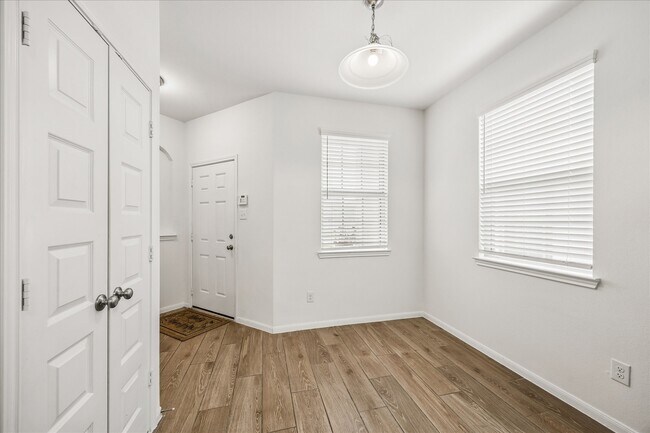 Building Photo - 1189 Bluebonnet Trl