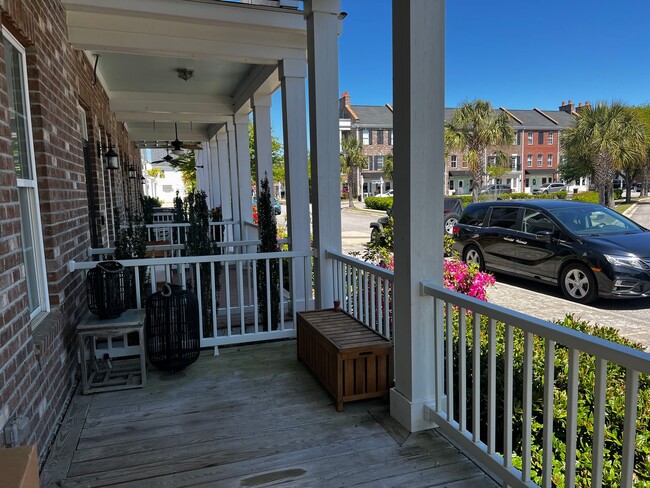 Building Photo - Beautiful Townhome in Central Myrtle Beach!