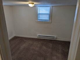 Building Photo - 406 N 14th St