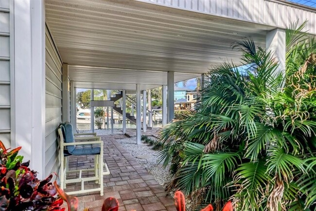 Building Photo - 3601 Coquina Key Dr SE