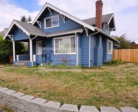 Building Photo - Check out this beautiful 4 bedroom, 2 bath...