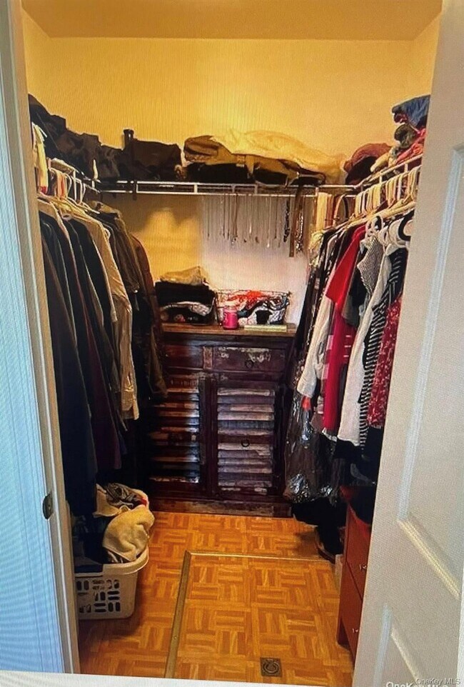 Building Photo - 2 Carl St