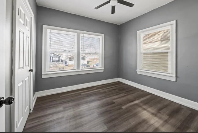 Building Photo - 409 N Temple Ave