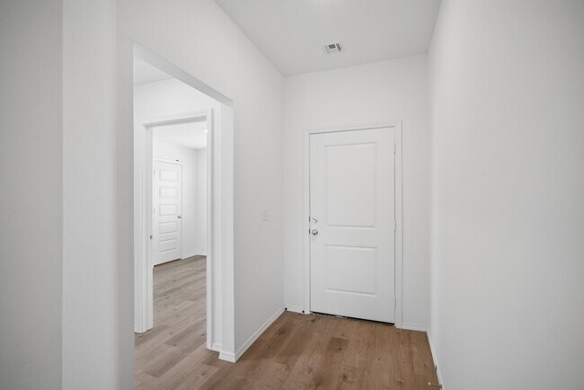 Building Photo - 2123 W 30th Pl