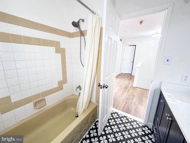 Building Photo - 2 W High Ridge Rd