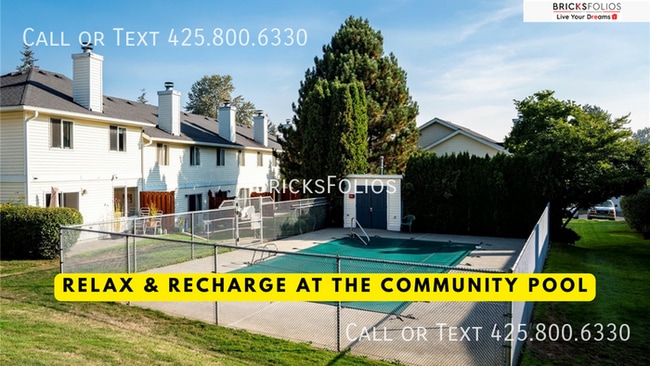 Building Photo - Bright & Modern End-Unit Townhome with Pool and Fitness Center