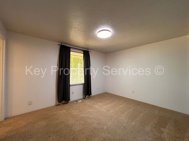 Building Photo - Beautifully Remodeled Gresham Ranch