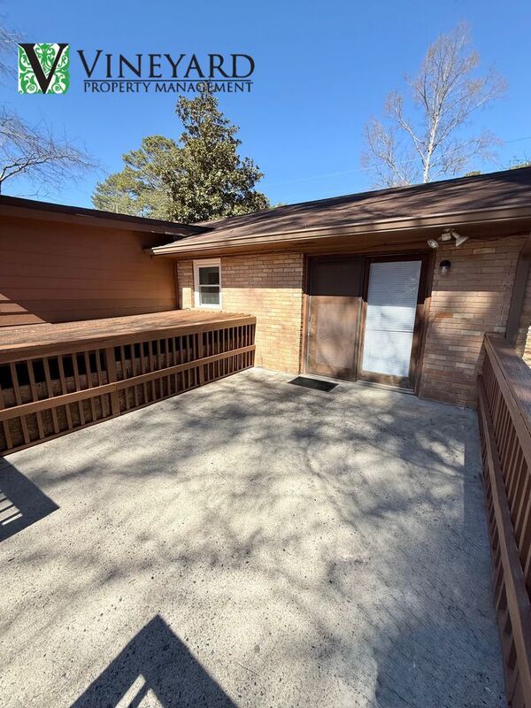 Building Photo - 50 Peachtree Cir SE