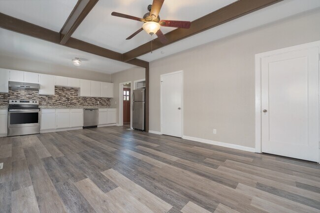 Building Photo - 216 Redan St