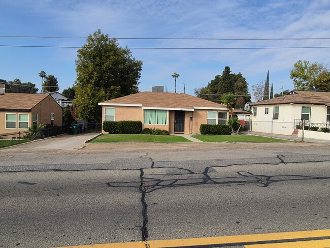 Primary Photo - 3116 River Blvd