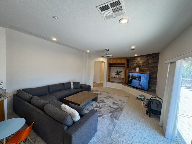 Building Photo - BEAUTIFUL 4BR/3BA home in SINGING HILLS VI...