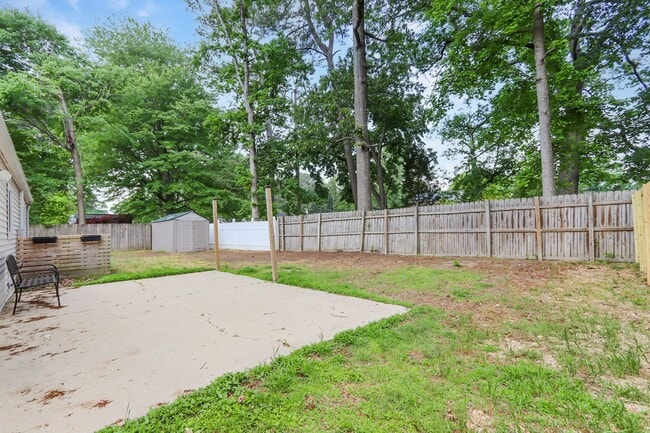 Building Photo - 531 Ashwood Dr
