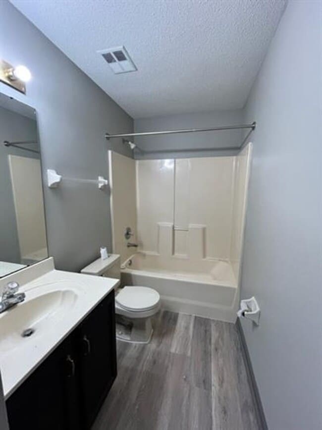 Building Photo - Beautiful 3-Bedroom House in Oakland – Per...