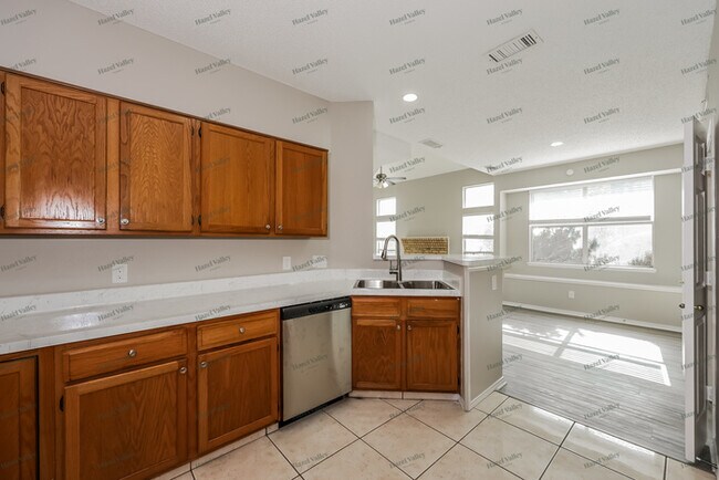 Building Photo - 2411 Weatherby Dr