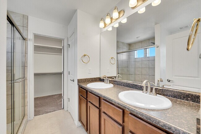 Building Photo - $2,795.00 - 3 Bedrooms, 2.5 Bathrooms, Sin...