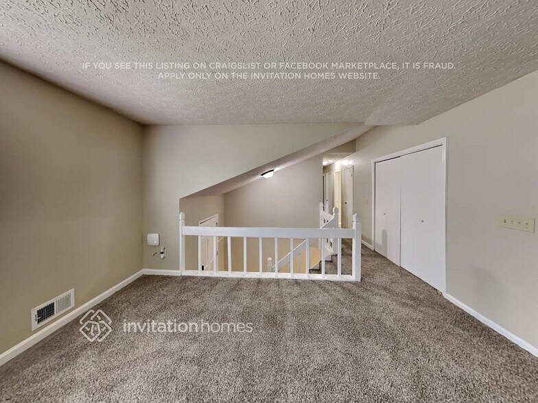 Building Photo - 104 Village Ct