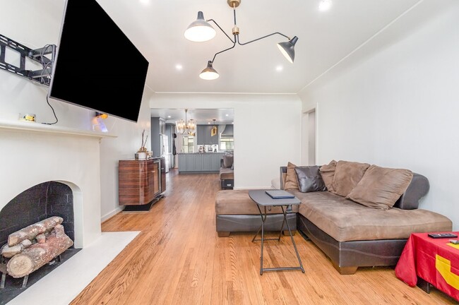 Building Photo - 4148 Normandy Ave