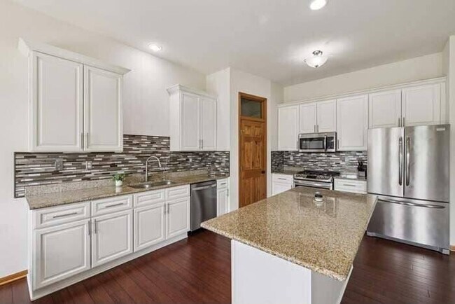 Building Photo - 4338 Sandstone Dr