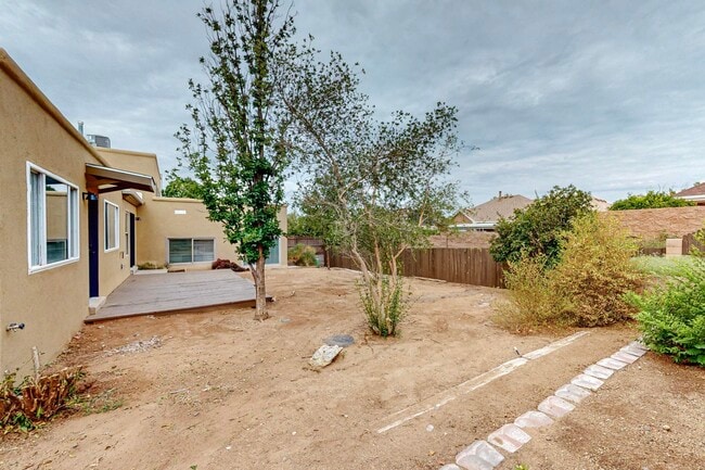 Building Photo - 713 Rio Arriba Ave SE