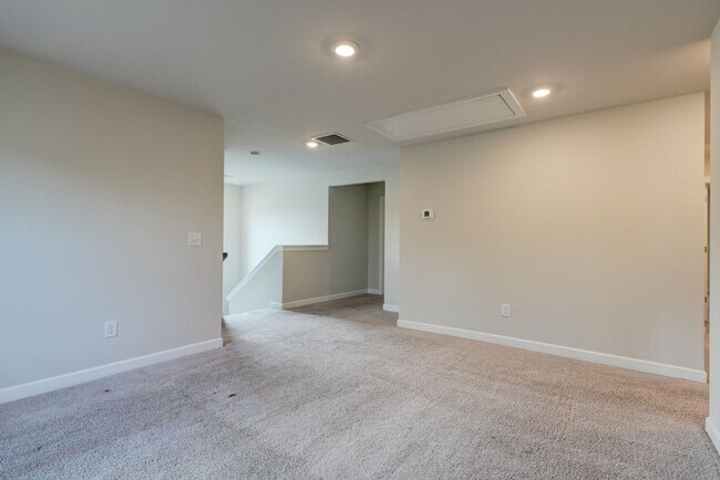Building Photo - 123 Mainsail Wy