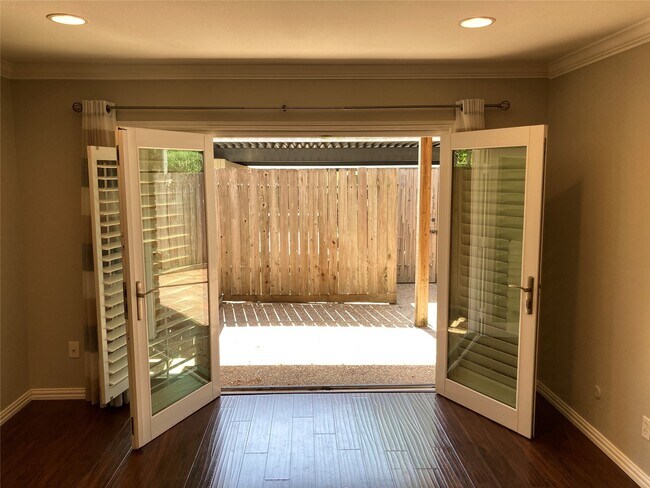 Building Photo - 881 Wax Myrtle Ln