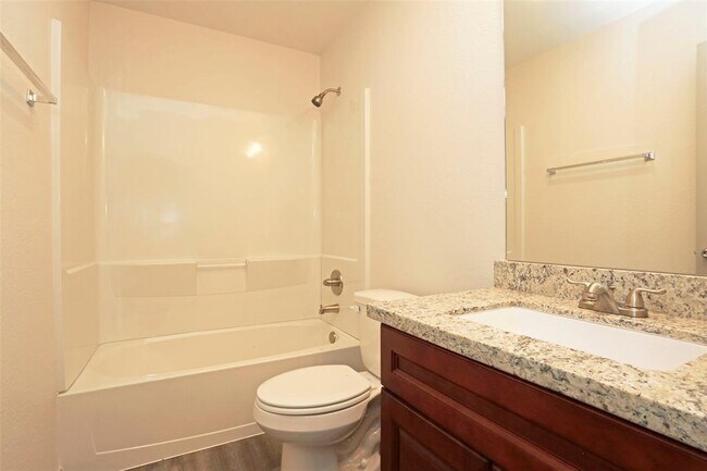 Building Photo - 897 E Semands St