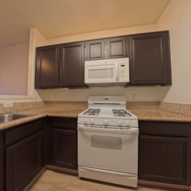 Building Photo - Next To Durango Casino | Gated Community | Laminate Floors | Community Fitness