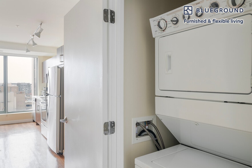 Building Photo - 45 Stuart St