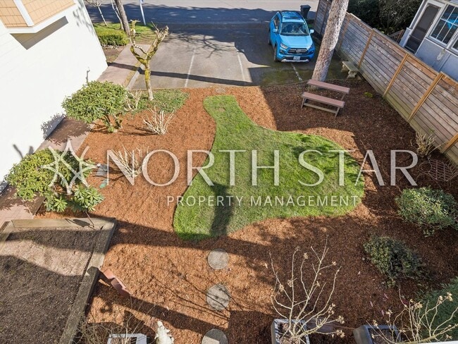 Building Photo - Remodeled Condo in the Heart of Old Town Lake Oswego