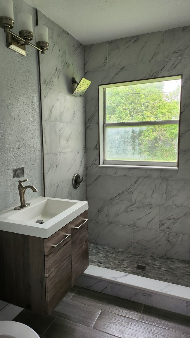 Modern tiled bathroom with floating vanity - 1015 Woodland Ave