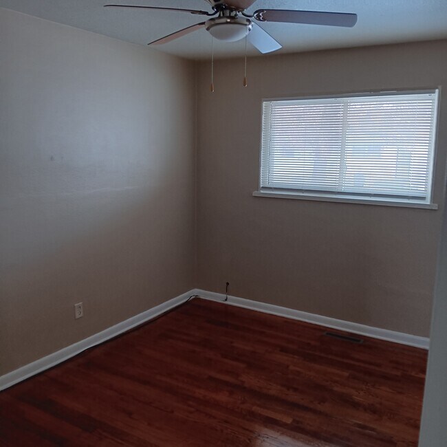 Building Photo - 1821 W 19th Ave