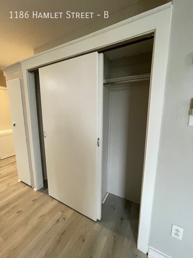 Building Photo - 1186 Hamlet St