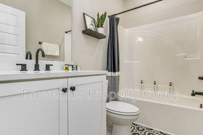 Building Photo - 1018 N D St